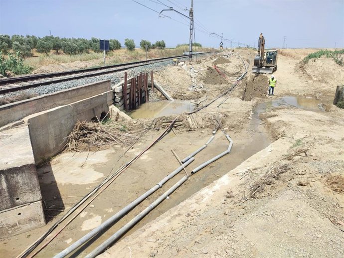 Obras en el arroyo del Arzobispo.
