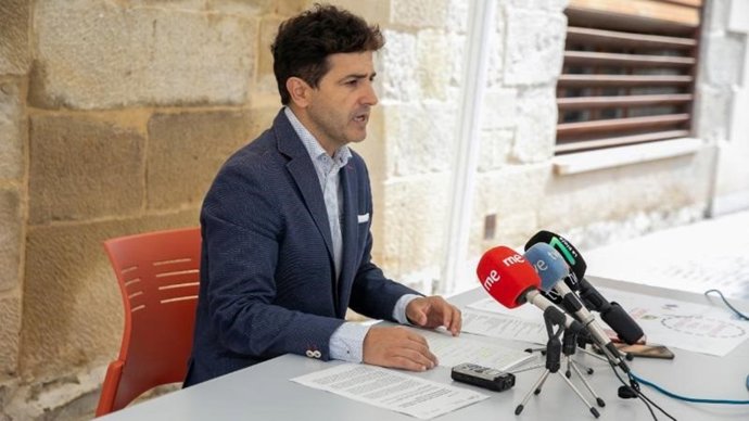 El director general de Cultura, Roberto Iturriaga, presenta las actividades infantiles organizadas por el Museo de La Rioja para este verano