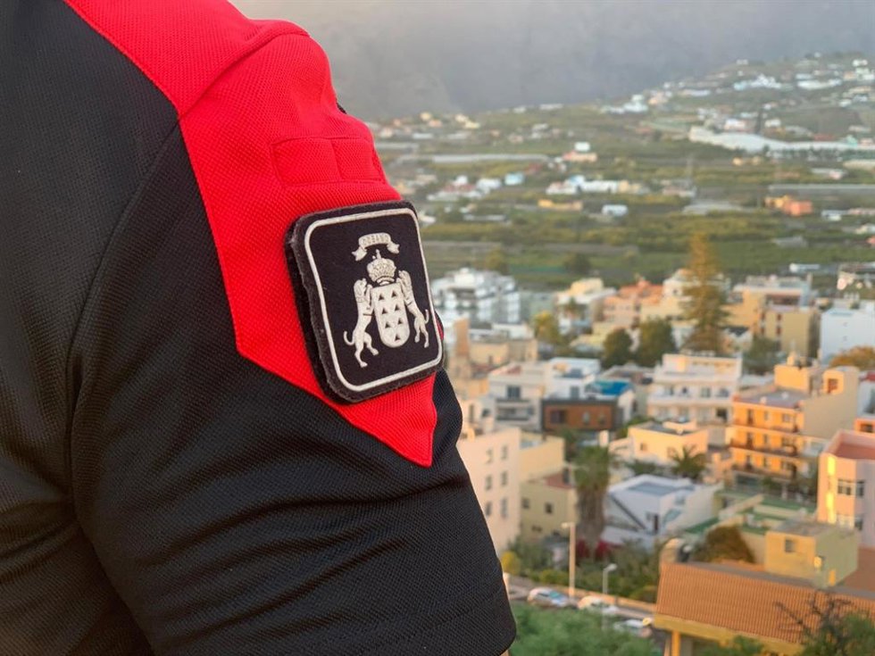 Archivo - Agente de la Policía Autonómica Canaria