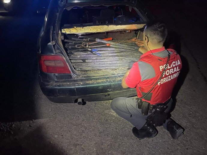 Cable recuperado del maletero del vehículo.