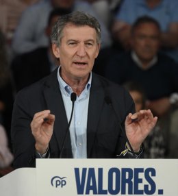 El presidente del PP, Alberto Núñez Feijóo, interviene durante un acto del PP, en el Palacio de Festivales, a 7 de junio de 2025, en Santander, Cantabria (España). 