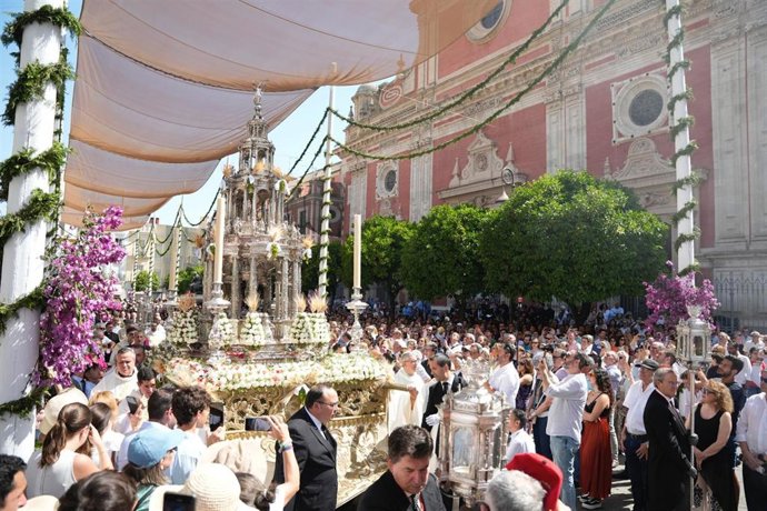 Archivo - Imágenes de la procesión del Corpus por las calles de Sevilla. 
