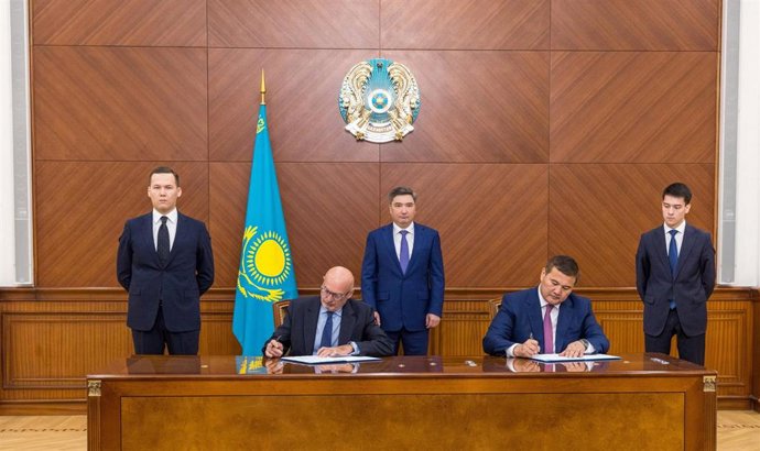 Acto de firma entre Roca Group y Kazajistán