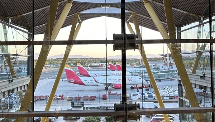 Archivo - Aviones de Iberia Express.