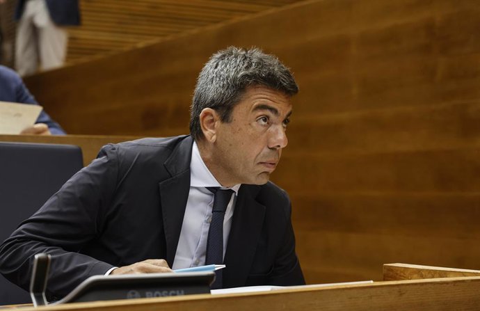 El president de la Generalitat, Carlos Mazón, en la sessió de control