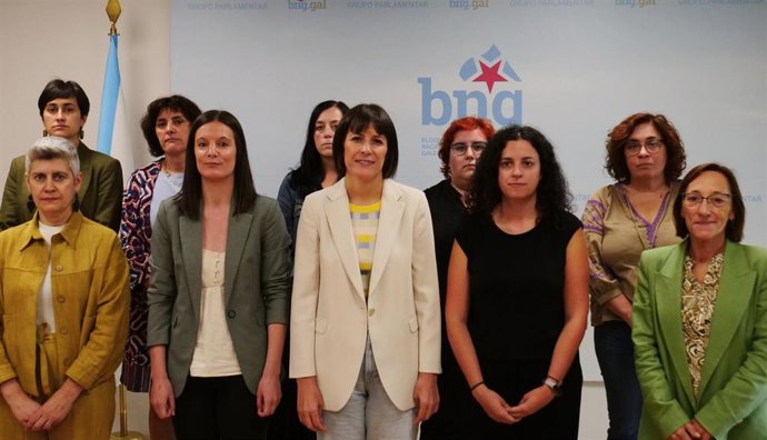 A portavoz nacional do BNG, Ana Pontón, acompañada das deputadas da formación nacionalista no Parlamento de Galicia.