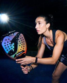 Joma lanza la pala de pádel Hyper 3.0, equilibrio entre precisión y potencia.