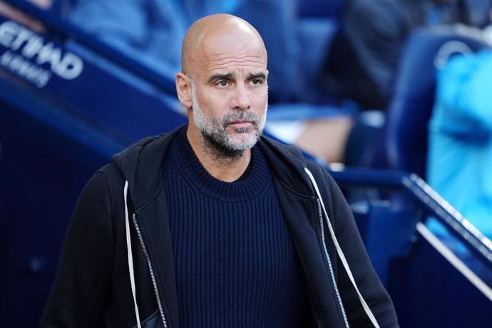 Archivo - 02 May 2025, United Kingdom, Manchester: Manchester City manager Pep Guardiola looks on during the English Premier League soccer match between Manchester City and Wolverhampton at Etihad Stadium. Photo: Martin Rickett/PA Wire/dpa