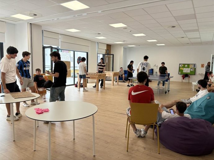 Ayuntamiento actualiza el modelo de centros de ocio y asesoramiento juvenil, con una app para conocer la programación