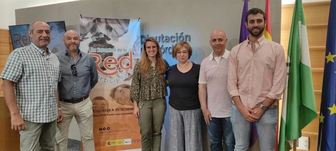 Sara Alguacil (centro), en la presentación del el proyecto de participación juvenil de la Red ParticipaE+.