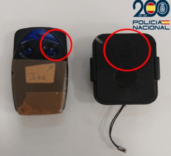 Dos detenidos por robar en interior de vehículos mediante mandos inhibidores