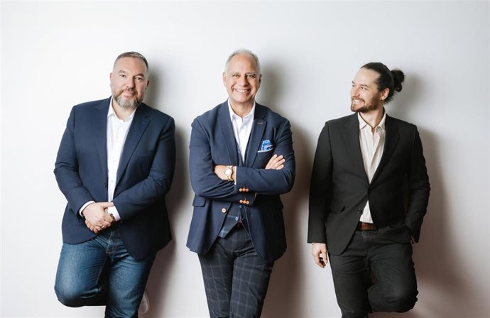 En La Imagen (De Izda. A Drcha.):  Román Orús, Cofundador Y Director Científico De Multiverse Computing, Enrique Lizaso Olmo, Fundador Y CEO De Multiverse Computing Y Samuel Mugel, CTO De Multiverse Computing.