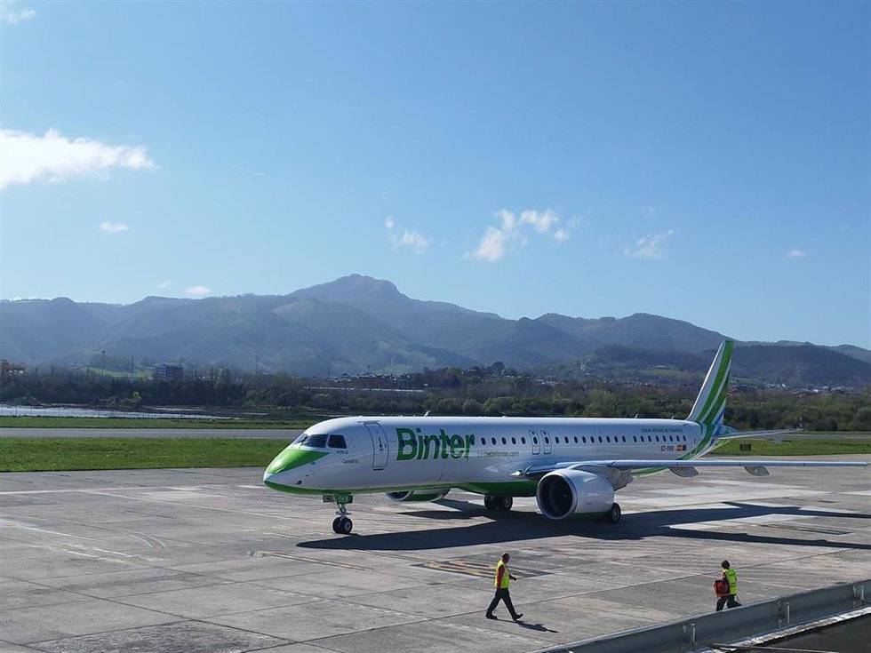 Archivo - Aeropuerto de San Sebastián en Hondarribia.