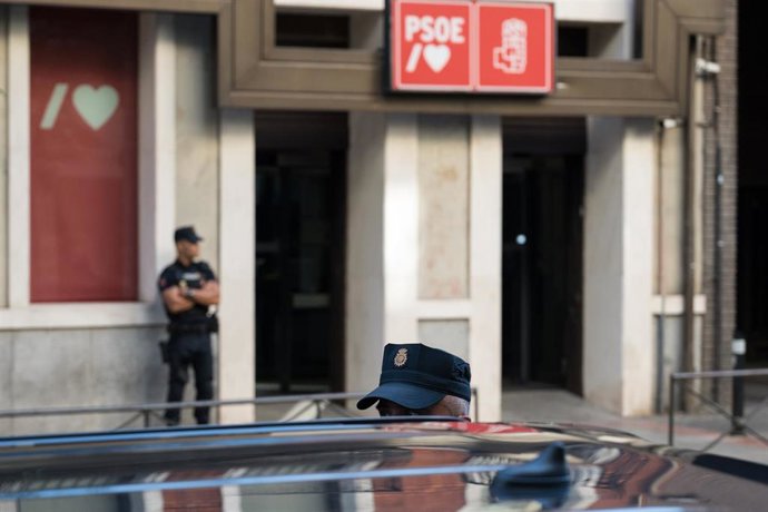 Archivo - Imagen de archivo de la sede del Partido Socialista (PSOE) en la calle Ferraz durante una reunión de la Ejecutiva Federal en agosto de 2023.