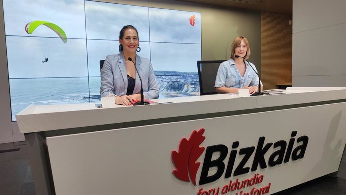 Leixuri Arrizabalaga eta Amaia Antxustegi