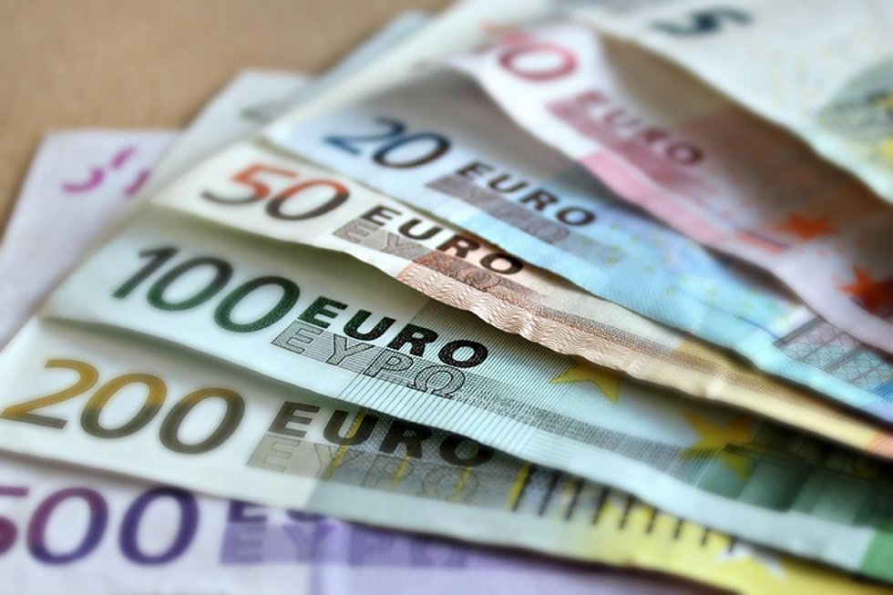 Archivo - Imagen de billetes