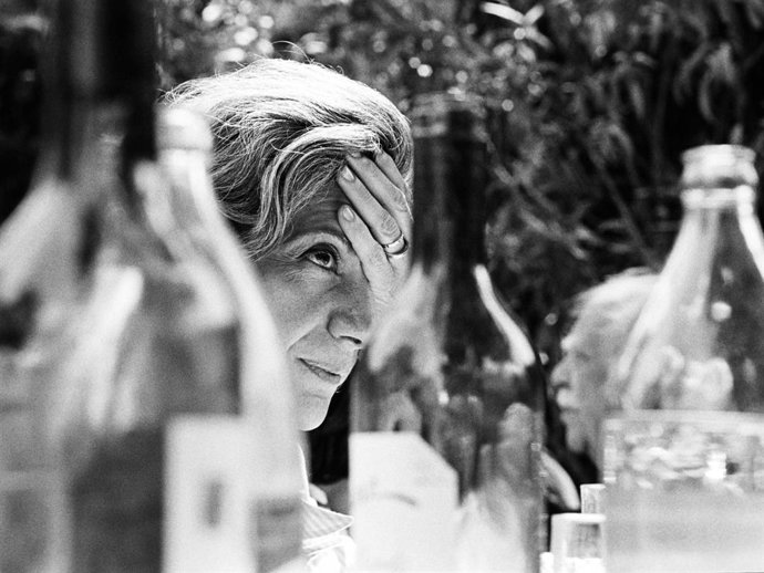 Ana María Matute, Sitges, Barcelona. 1974. Archivo Colita Fotografía.