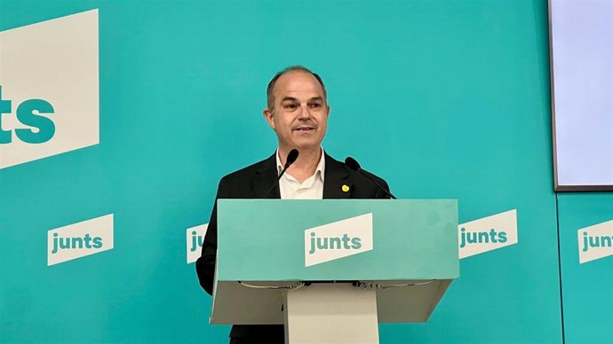 El secretario general de Junts, Jordi Turull, en una rueda de prensa desde la sede del partido