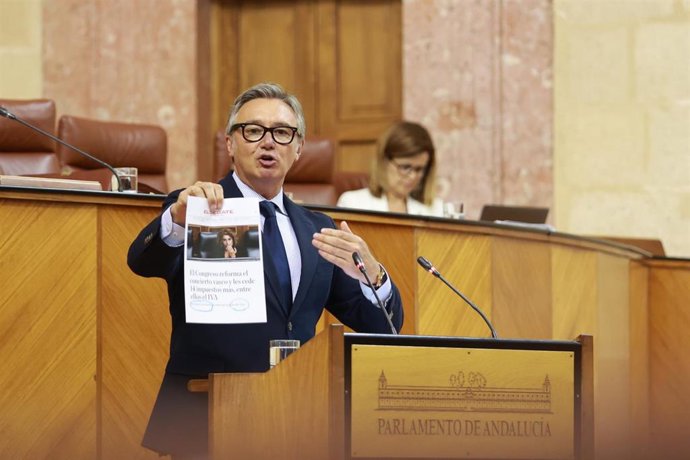 El portavoz de Vox en Andalucía, Manuel Gavira, este jueves en el debate sobre la situación de Andalucía en el Pleno del Parlamento.