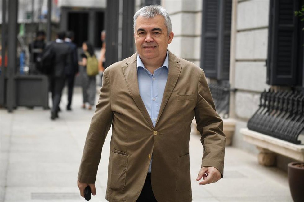 El secretario de organización del PSOE, Santos Cerdán, a su llegada a una sesión de control al Gobierno, en el Congreso de los Diputados, a 11 de junio de 2025, en Madrid (España).