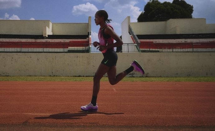 Nike presenta la colección Faith Kipyegon de calzado y ropa de running antes del intento de convertirse en la primera mujer en bajar de los 4 minutos en la milla.