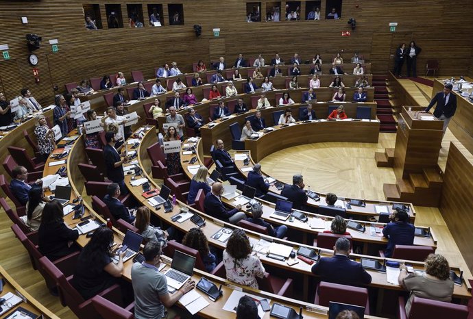 Vista general d'una sessió de control de Les Corts de València, a 12 de juny del 2025
