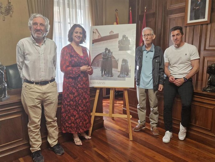La muestra escultórica de Manuel Escriche se ha presentado en el Ayuntamiento de Teruel.