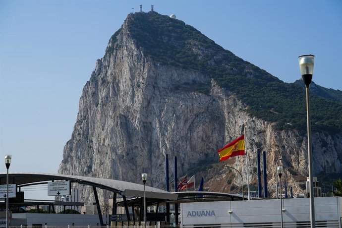 Imágenes de la frontera entre España y el Peñón de Gibraltar. A 12 de junio de 2025 en La Línea de la Concepción, Cádiz (Andalucía). La Unión Europea y Reino Unido han alcanzado este miércoles un acuerdo político con el que poner fin a los cinco años de l