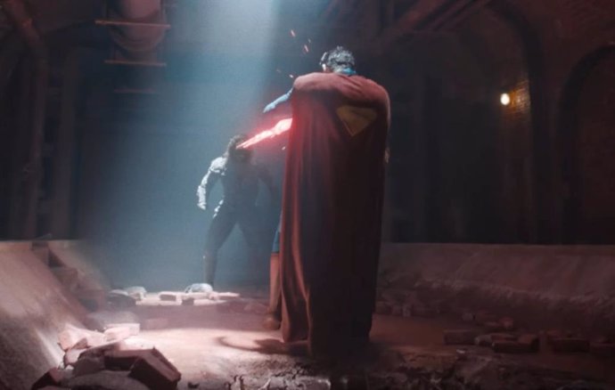 ¿Quién Es El Villano Que Ataca A Superman Con Visión Láser En El Tráiler?