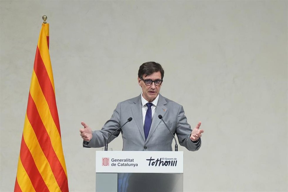 El presidente de la Generalitat Salvador Illa, recibe a los jueces de paz en la Generalitat de Catalunya, a 10 de mayo de 2025, en Barcelona, Cataluña (España). 
