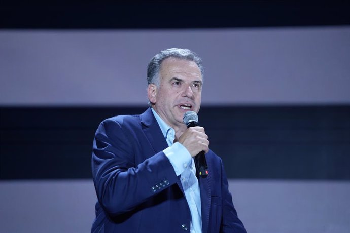 Archivo - MONTEVIDEO, Oct. 28, 2024  -- Yamandu Orsi, presidential candidate of the left-wing opposition coalition the Broad Front, speaks in Montevideo, Uruguay on Oct. 27, 2024. Uruguay's two leading presidential candidates will face off in a run-off on