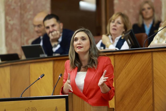 La portavoz del Grupo Socialista, María Márquez, en el Pleno del Parlamento andaluz.