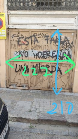 Una obra de PichiAvo tapará la pintada vandálica 'Esta falla no ofrenda una mierda' del casal de Borrull-Socors