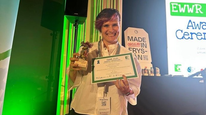La diputada de Medio Natural y Agricultura, Arantza Atutxa, recoge el galardón en los Premios de la Semana Europea de la Prevención de Residuos (EWWR), celebrados este jueves en Leeuwarden, Países Bajos