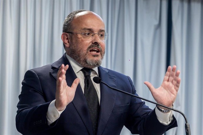 Archivo - El presidente del Partido Popular catalán, Alejandro Fernández, durante la presentación de su libro ‘A calzón quitao’, en el Círculo de Bellas Artes, a 7 de abril de 2025, en Madrid (España). 