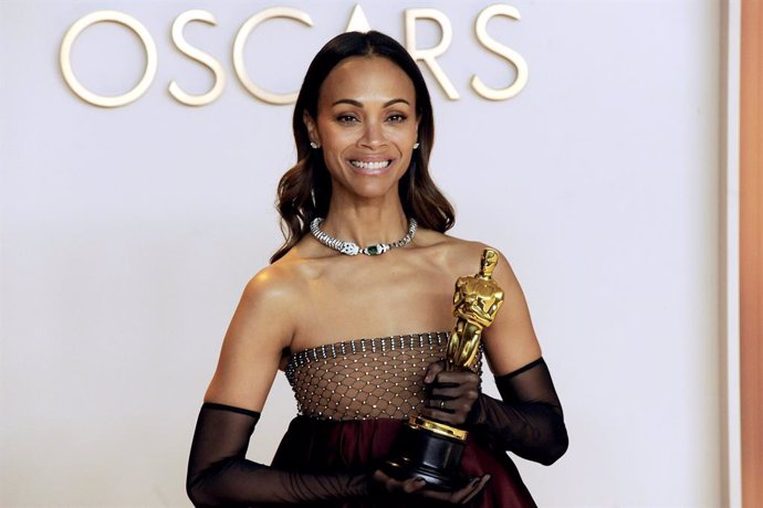 Archivo - Zoe Saldaña asegura que el Oscar que ganó por Emilia Pérez también es "trans"