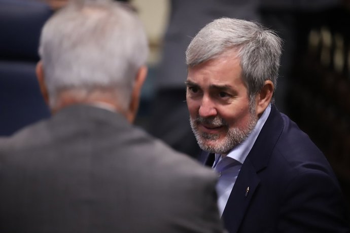 Archivo - El presidente de Canarias, Fernando Clavijo, en un Pleno del Parlamento