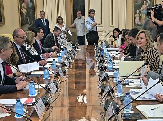 CARM solicita al Ministerio un plan para mejorar la eficiencia energética y la climatización de los centros educativos