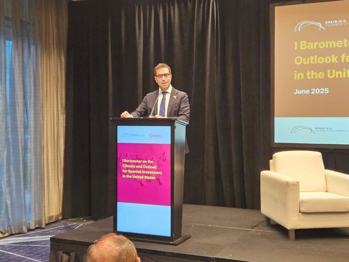 El ministro de Economía, Comercio y Empresa, Carlos Cuerpo, presenta el ' Barómetro sobre el Clima y las Perspectivas de la Inversión Española en Estados Unidos'.