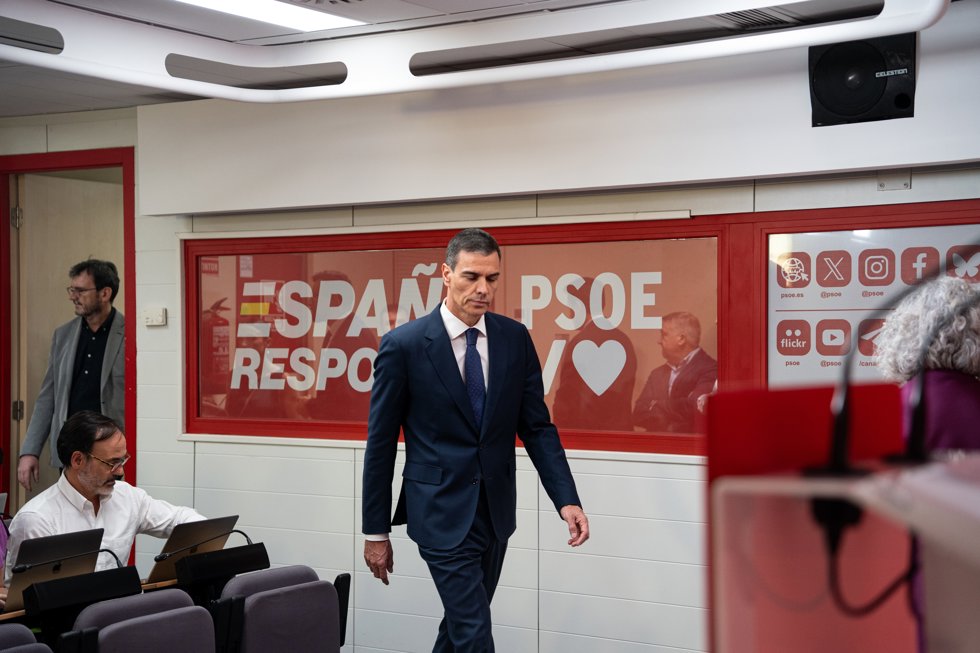 El presidente del Gobierno y Secretario General del PSOE, Pedro Sánchez, a su llegada a una rueda de prensa, en la sede del PSOE en Ferraz, a 12 de junio de 2025, en Madrid (España).