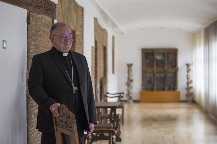 Archivo - El obispo de la diócesis de León y presidente de la Comisión Episcopal de Vida Consagrada, Luis Ángel de las Heras.