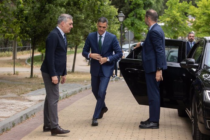 El president del Govern, Pedro Sánchez, en el Tanatori de San Isidro, a 11 de juny de 2025, a Madrid (Espanya). 