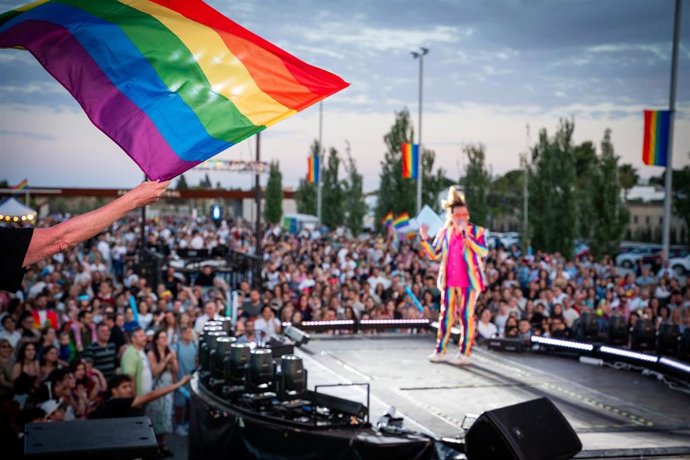 Concierto en el parque central de Mairena por el Día del Orgullo