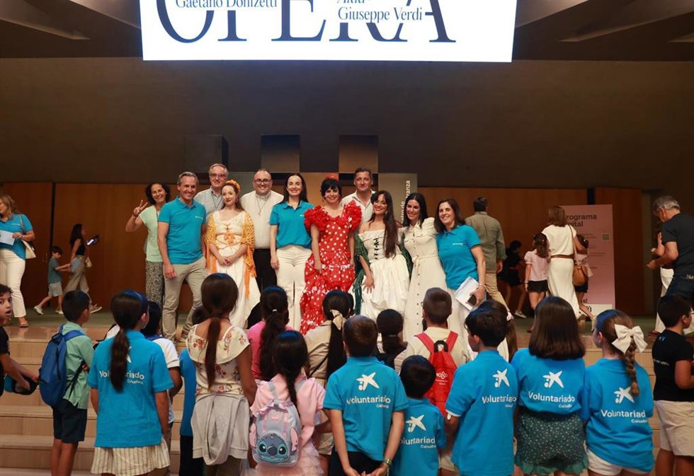 Voluntariado CaixaBank y la Esperanza de Triana acercan la ópera a menores del Polígono Sur en el cierre del Mes Social en Sevilla Recibidos