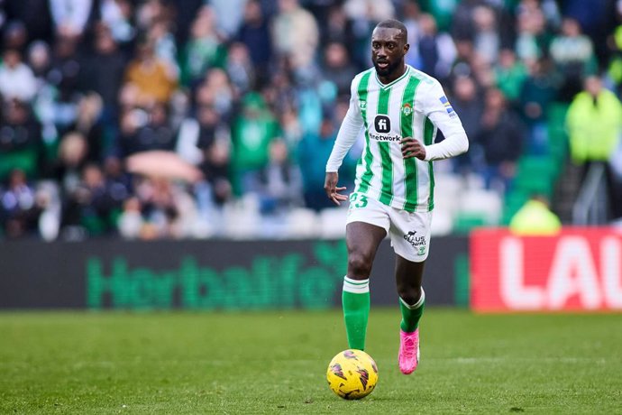 Archivo - Youssouf Sabaly of Real Betis in action during the Spanish league, La Liga EA Sports, football match played between Real Betis and Athletic Club at Benito Villamarin stadium on February 25, 2024, in Sevilla, Spain.