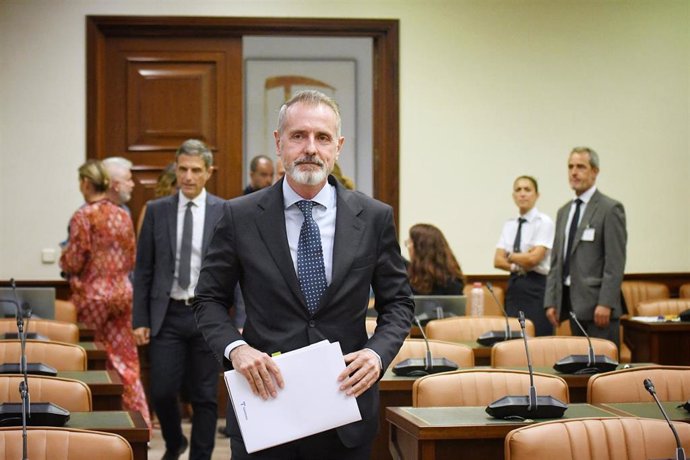 El presidente ejecutivo de Telefónica, Marc Murtra, a su llegada a la compareciencia ante la Comisión Mixta de Seguridad Nacional, en el Congreso de los Diputados, a 12 de junio de 2025, en Madrid (España). Murtra comparece para a informar sobre las línea