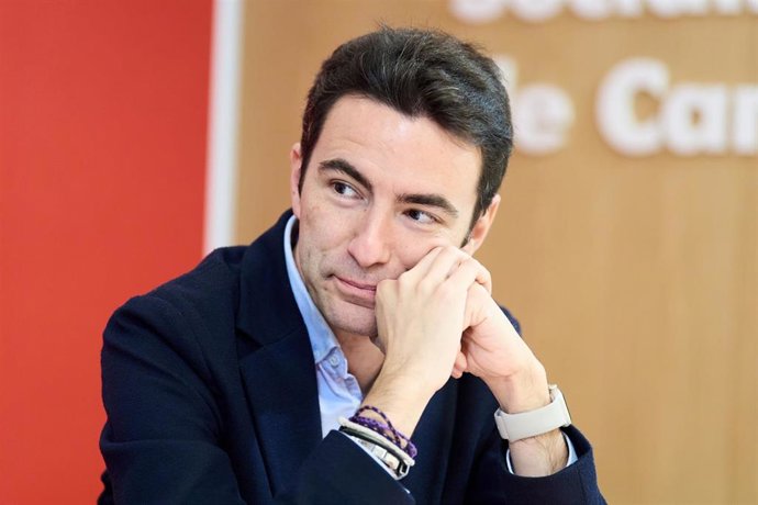 Archivo - El secretario general del PSOE de Cantabria, Pedro Casares