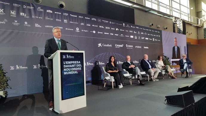 El presidente de la Diputació de Lleida, Joan Talarn, durante la 36 Trobada Empresarial al Pirineu.