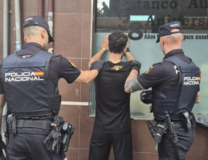Seis detenidos en un dispositivo de prevención de delincuencia desplegado en el barrio de Orriols.