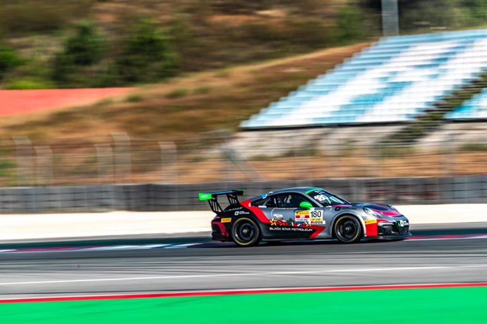 La escudería Black Star Petroleum conquista el podio en Portimão